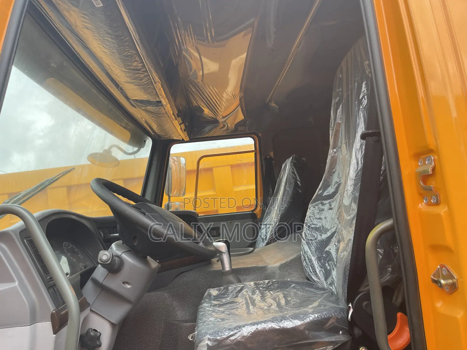 Foreign Used Howo Truck 10 Tyres Tipper.