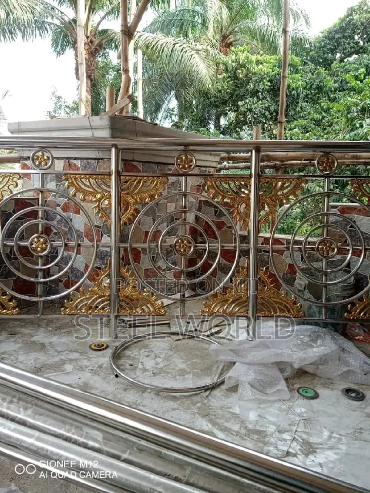 Handrail With Natural Gold