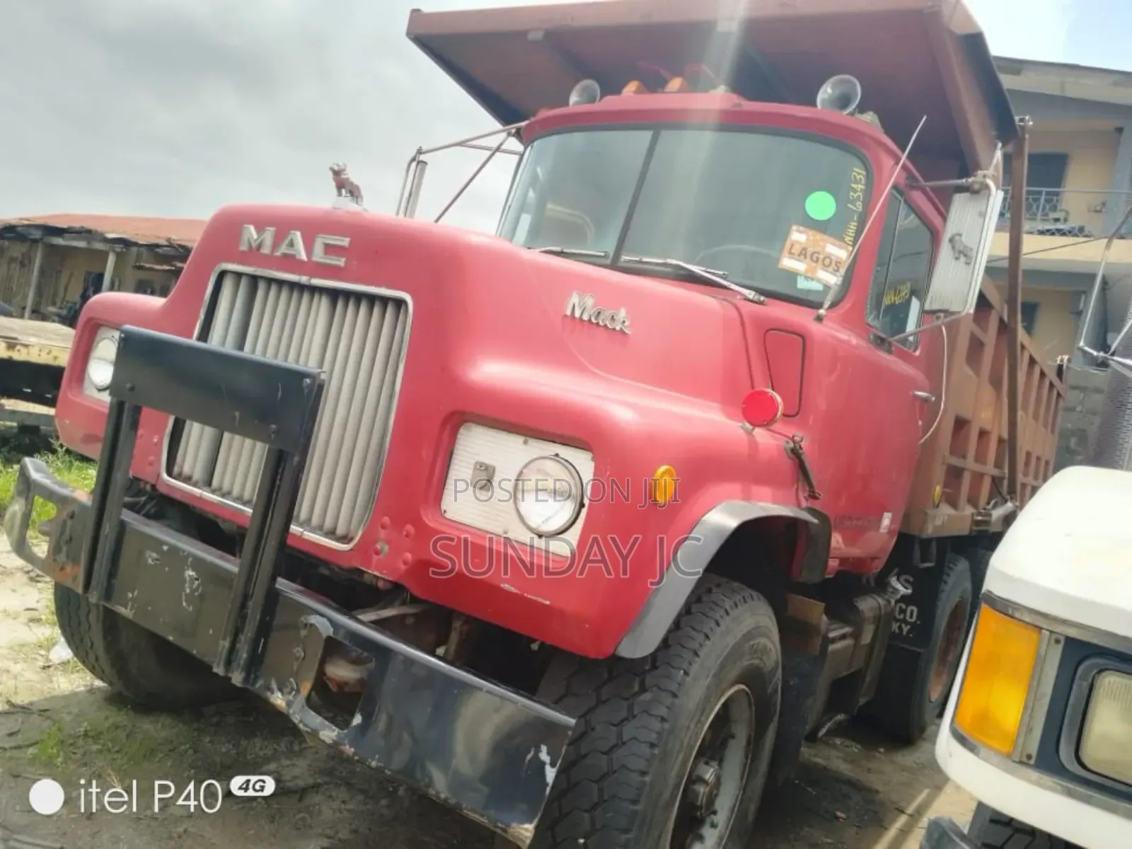 30tons DM Mack Fourteen Tyres Dump Truck Double Gear Lever