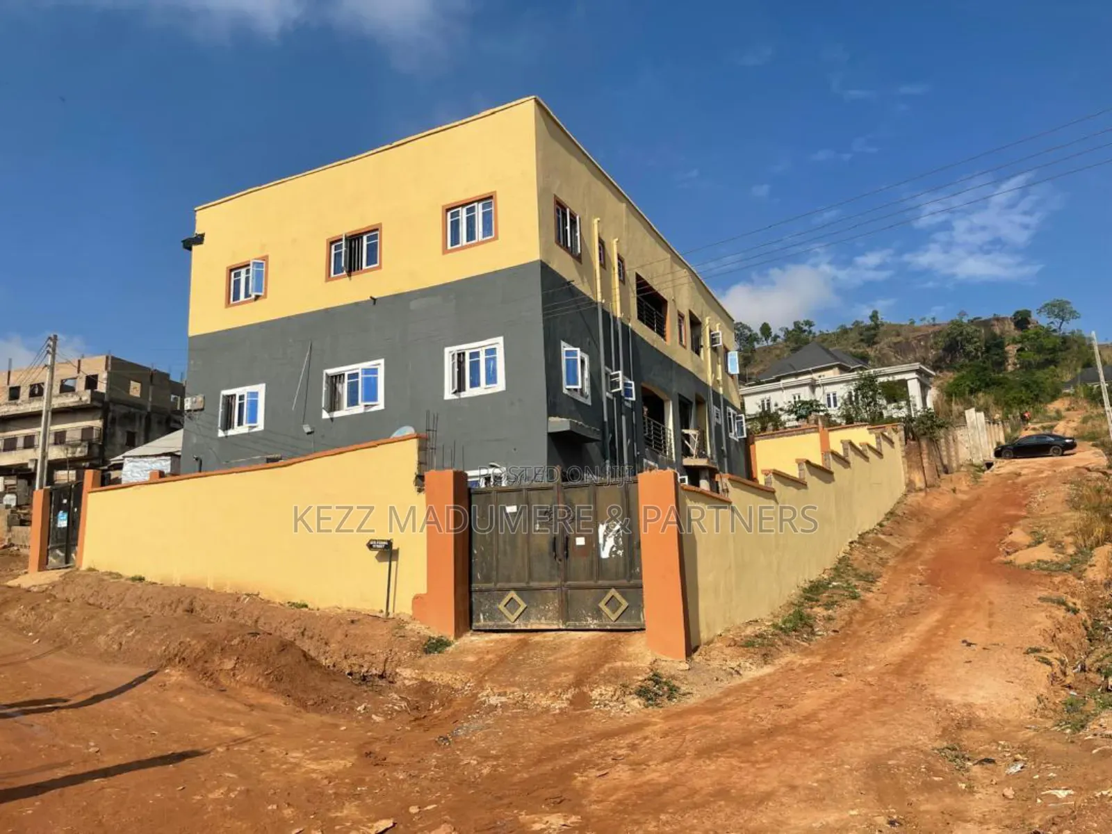 5bdrm Block of Flats in Achara Layout , for sale
