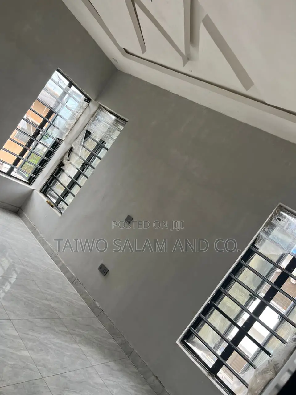 4bdrm Duplex in Agodi for sale