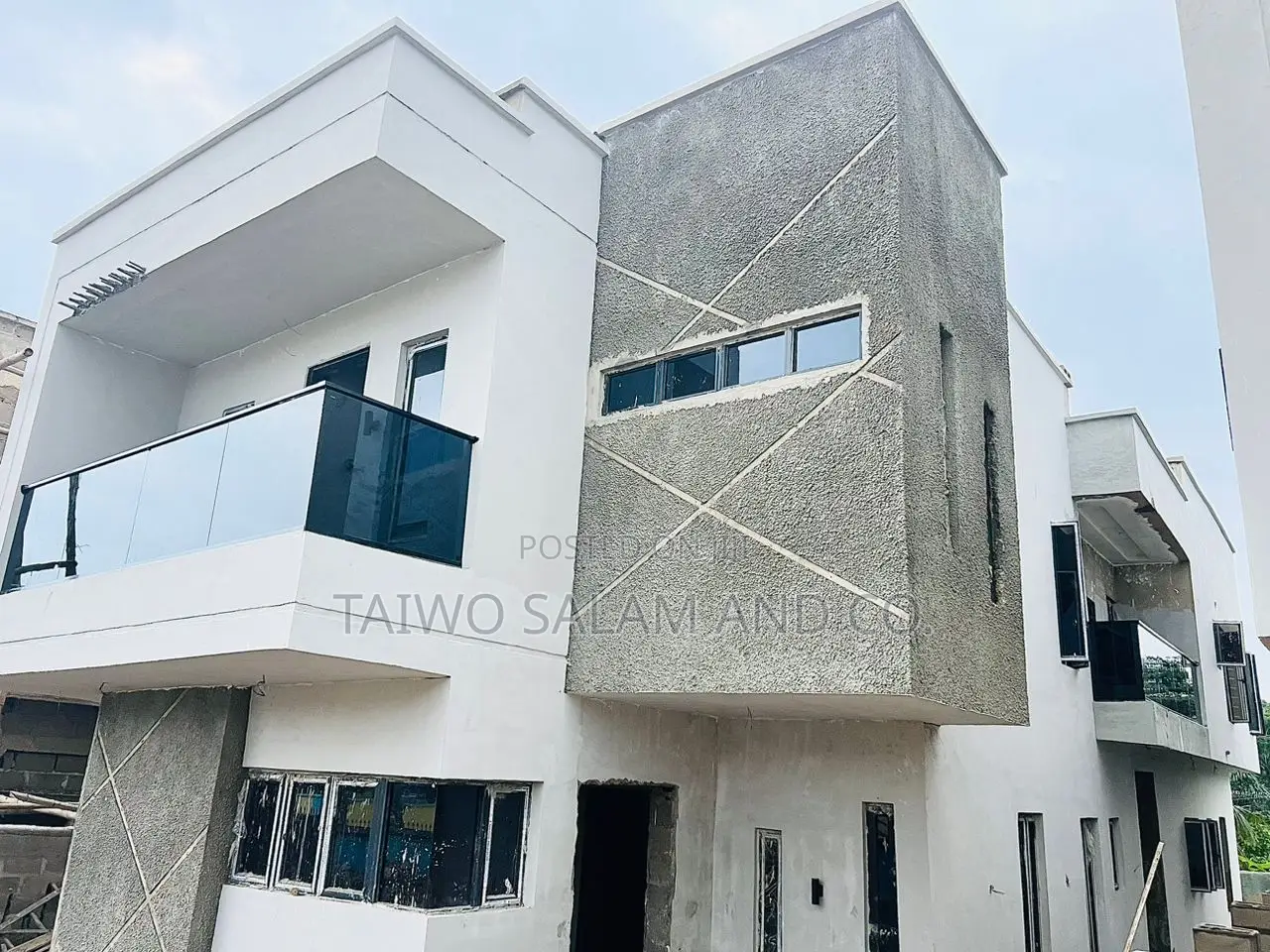 4bdrm Duplex in Agodi for sale