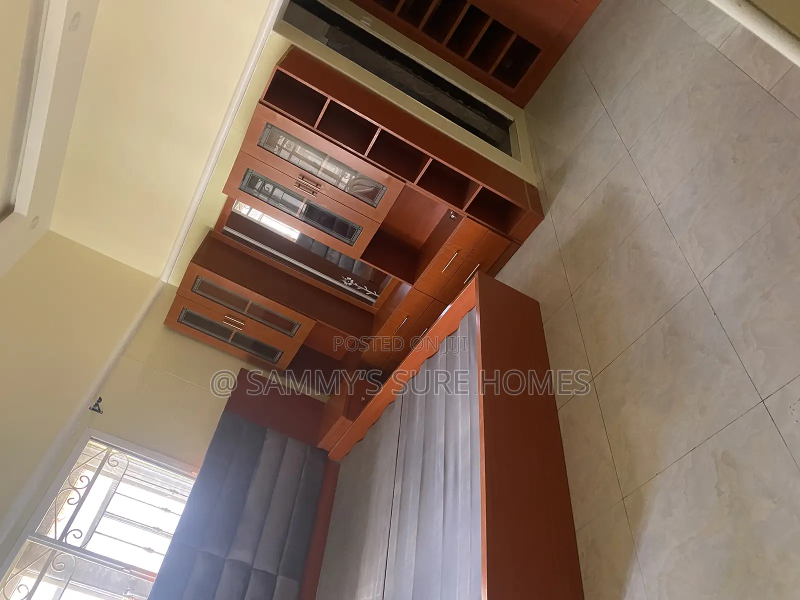 4bdrm Bungalow in Queens Estate for rent