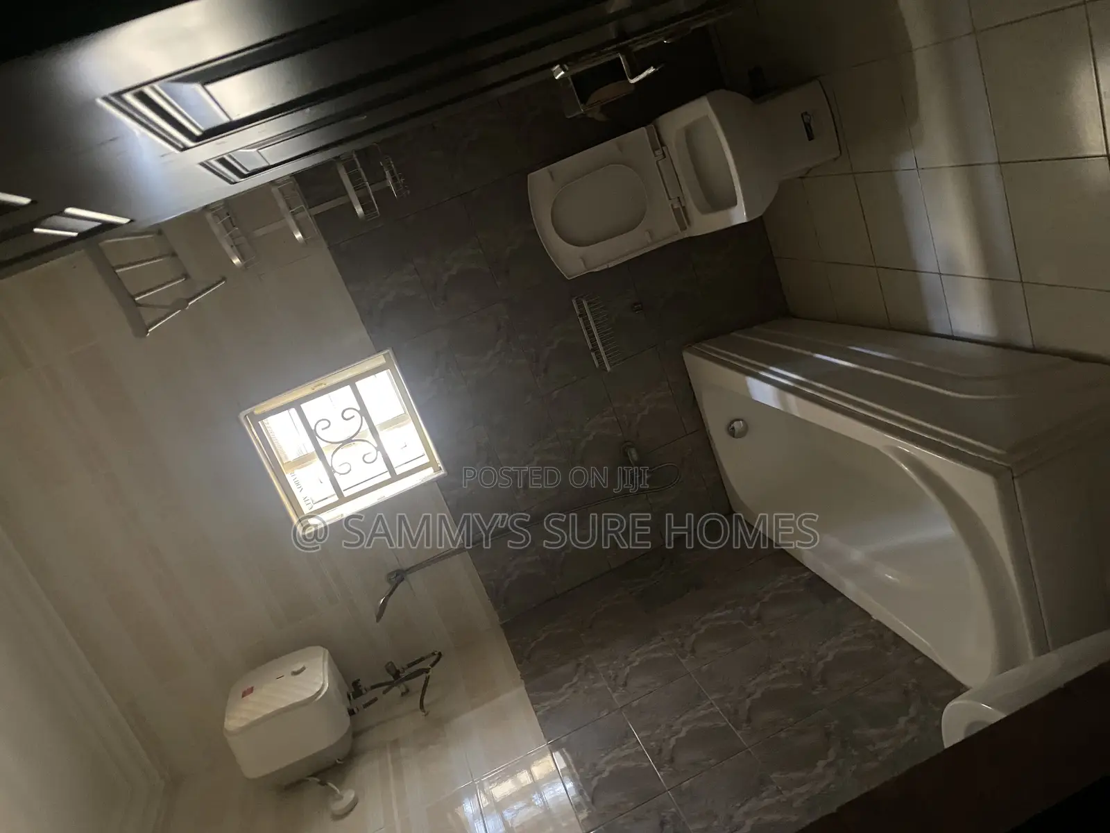 4bdrm Bungalow in Queens Estate for rent