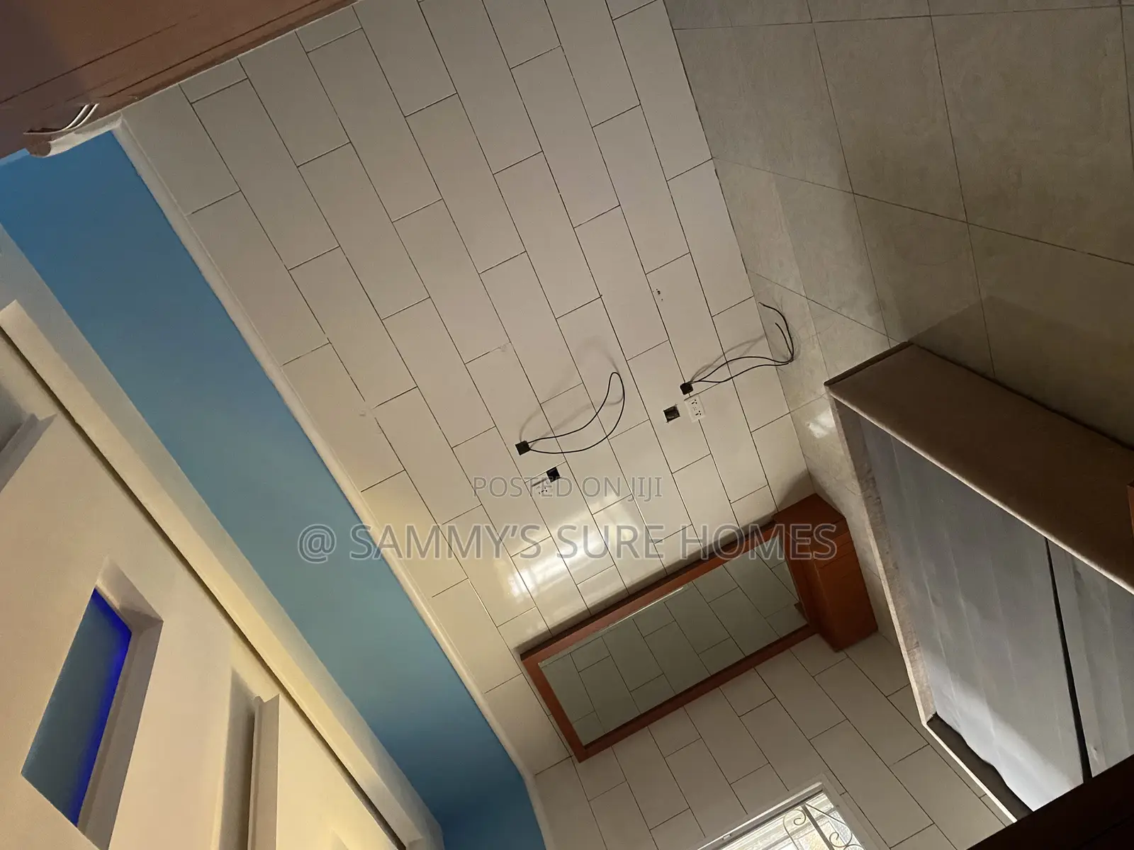 4bdrm Bungalow in Queens Estate for rent