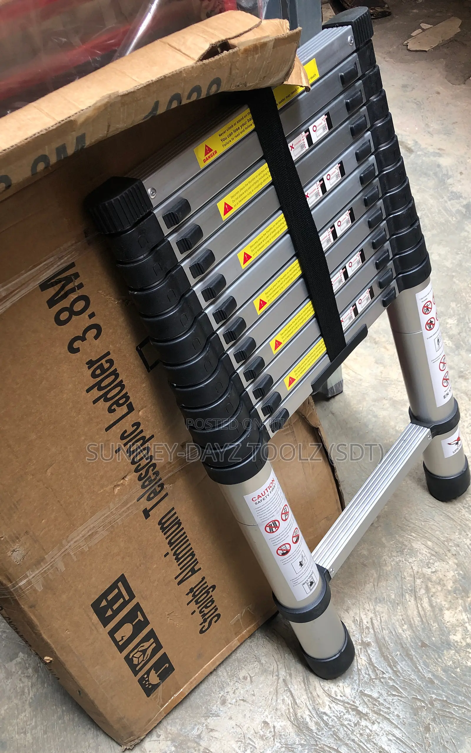 Straight Aluminium Telescopic Ladder 3.8M