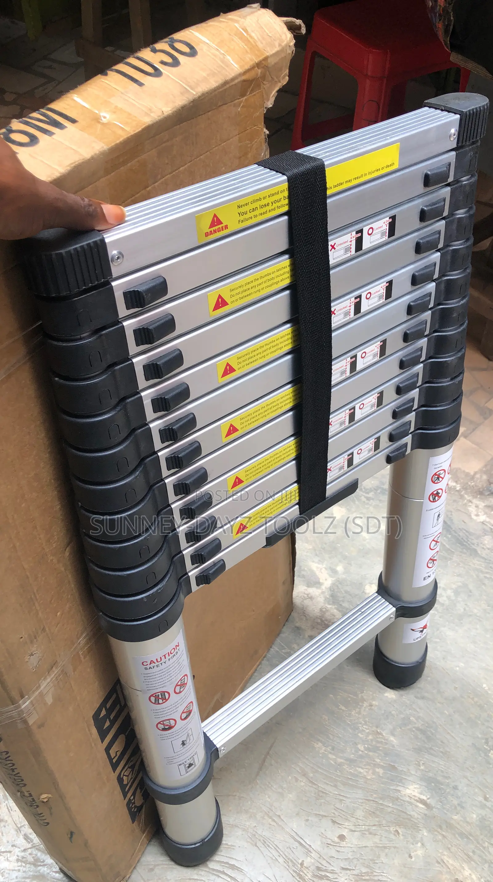 Straight Aluminium Telescopic Ladder 3.8M