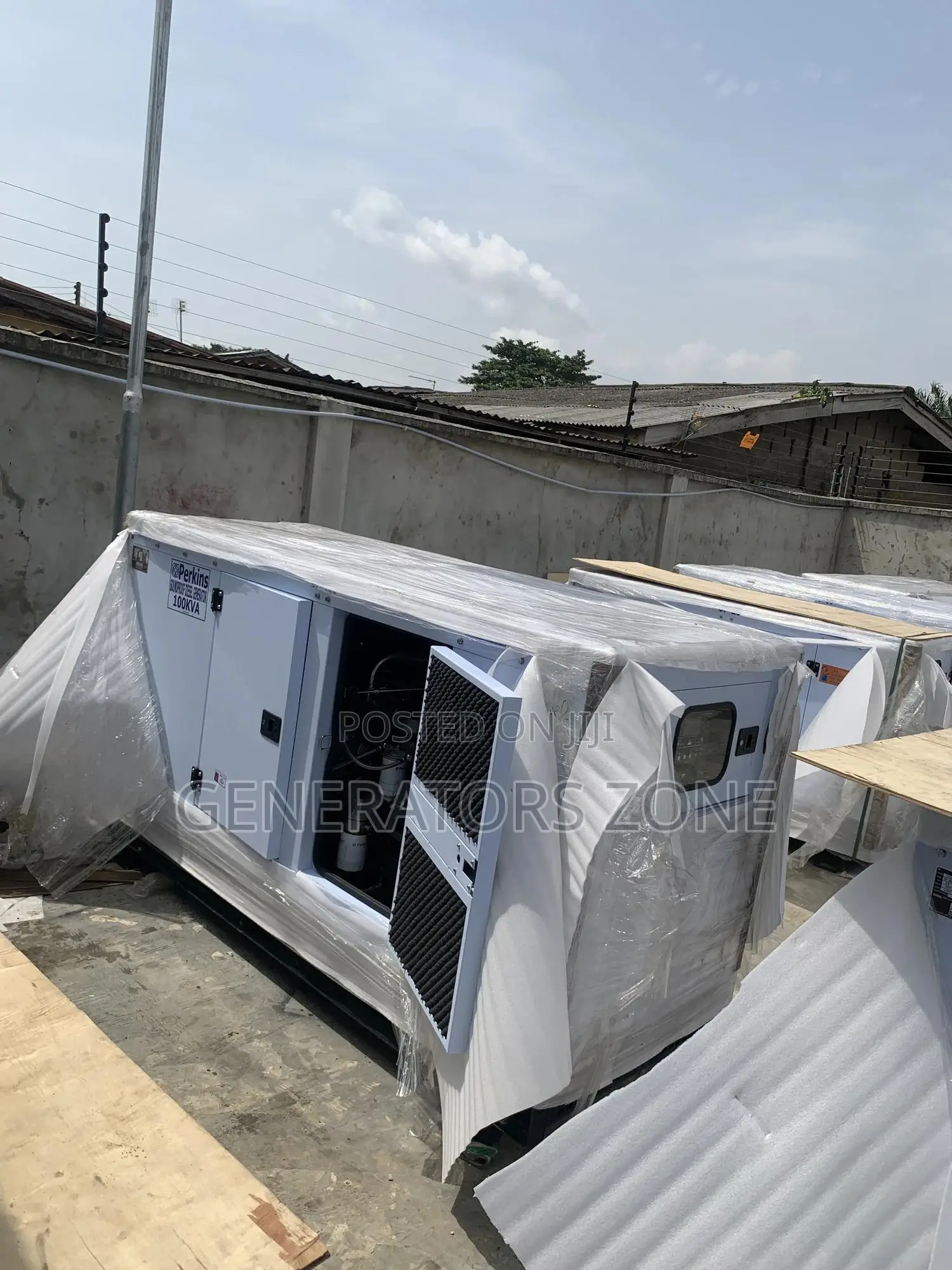 Providing Stiffness 100kva Perkins Soundproof Generator