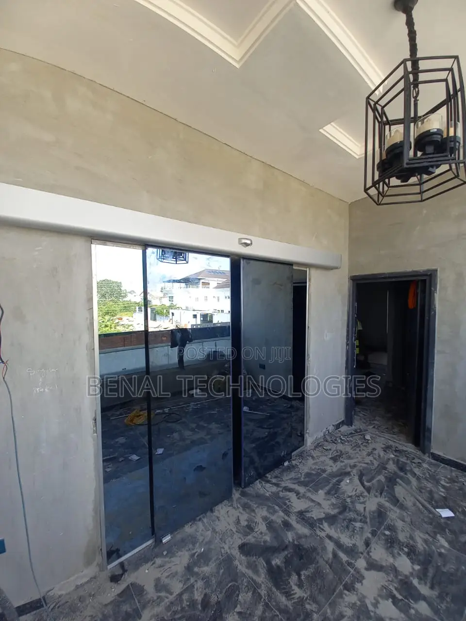 Auto-Sensoric Entryway