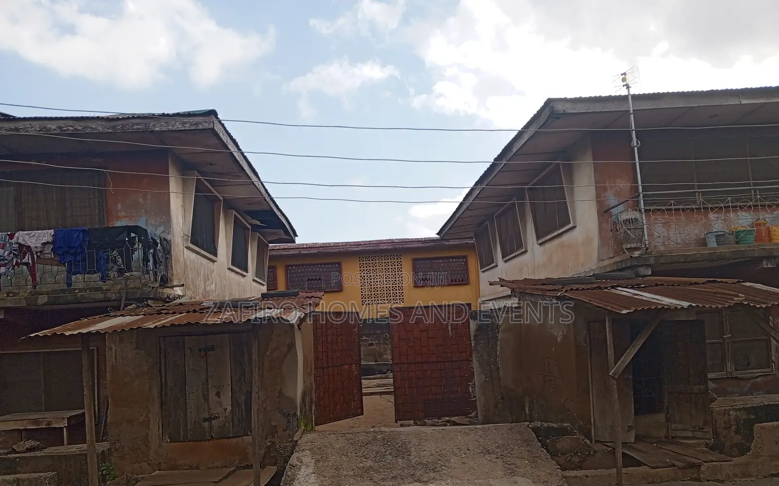 20bdrm House in Oke Ado for sale