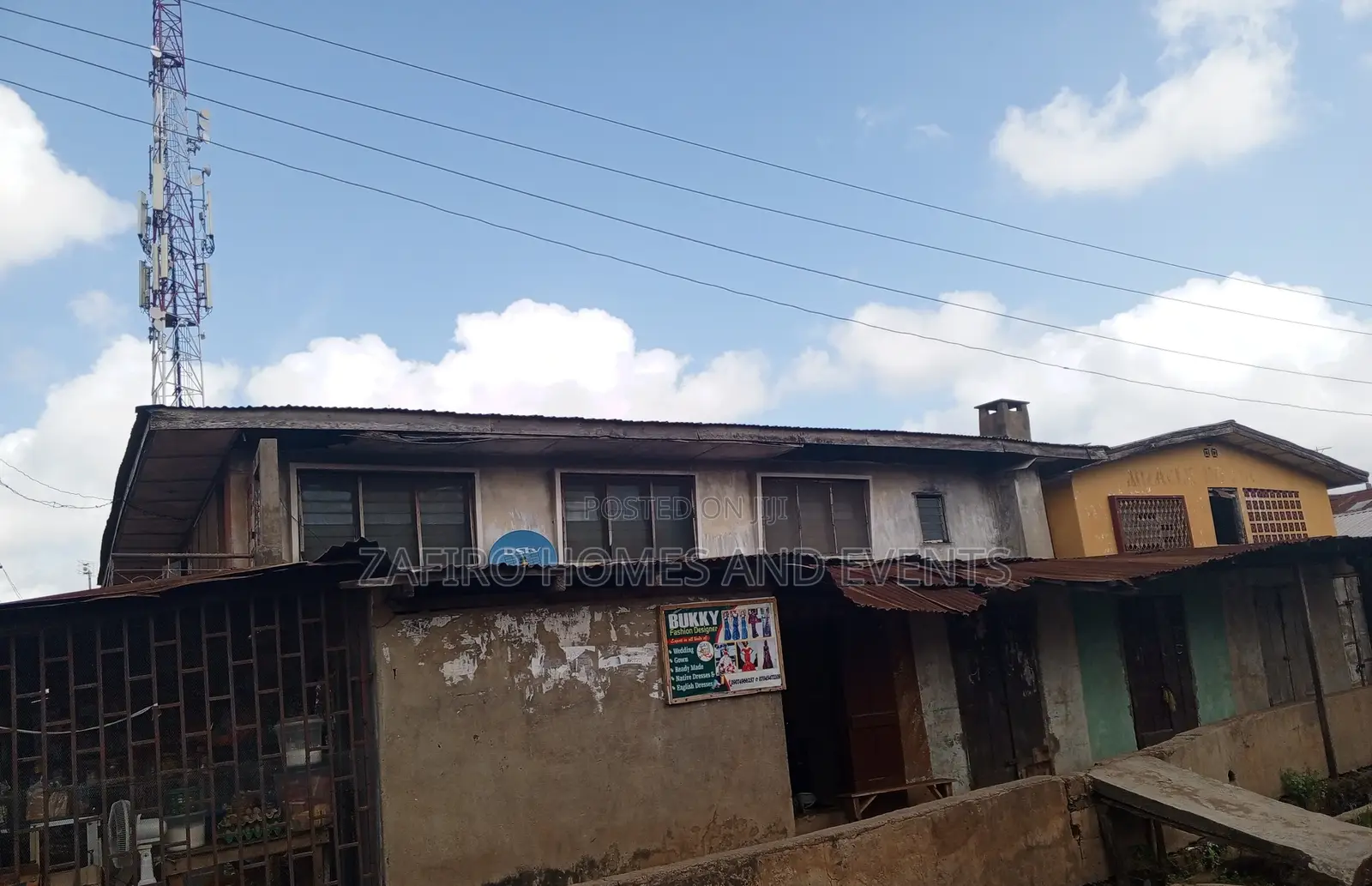20bdrm House in Oke Ado for sale