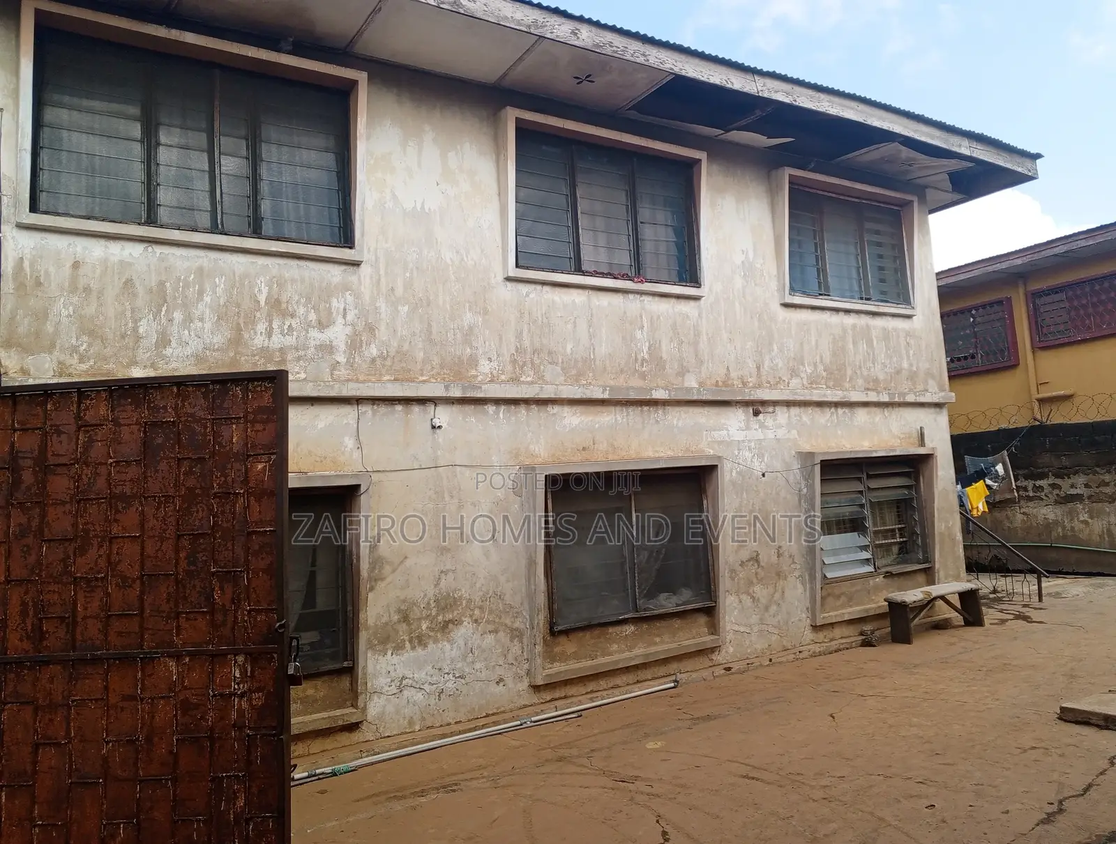 20bdrm House in Oke Ado for sale