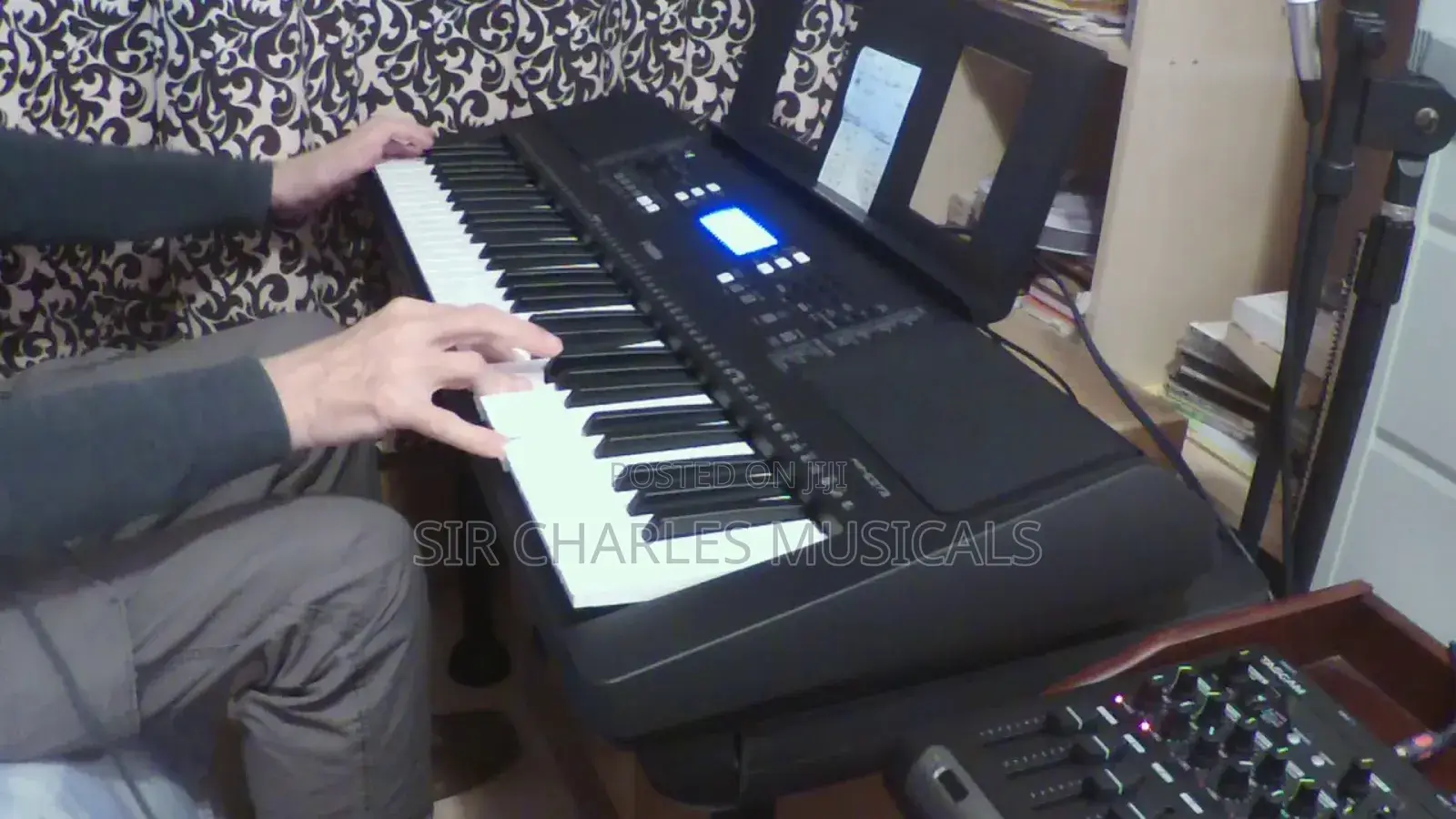 Yamaha PSR E373 Keyboard With Original Adapter