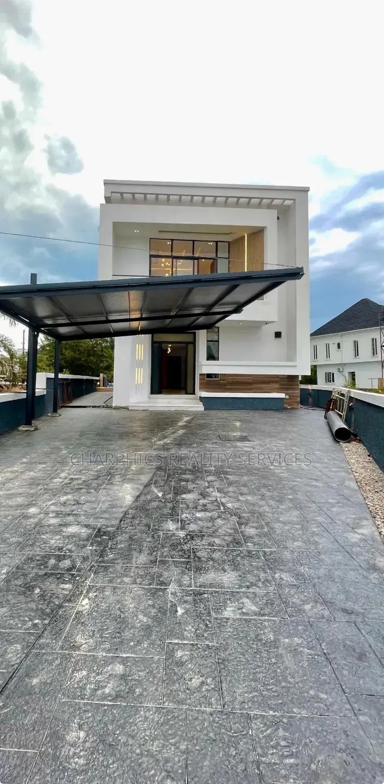 5bdrm Duplex in Ikota for sale