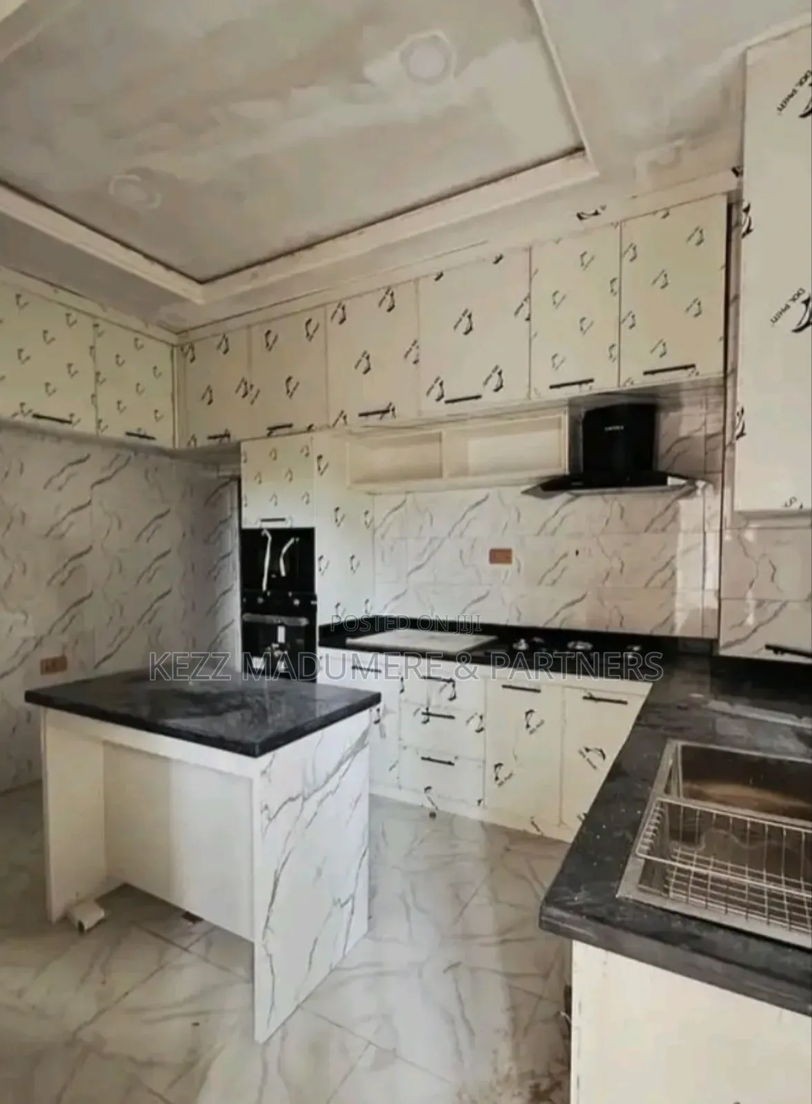 4bdrm Duplex in In A Gated Est , for sale