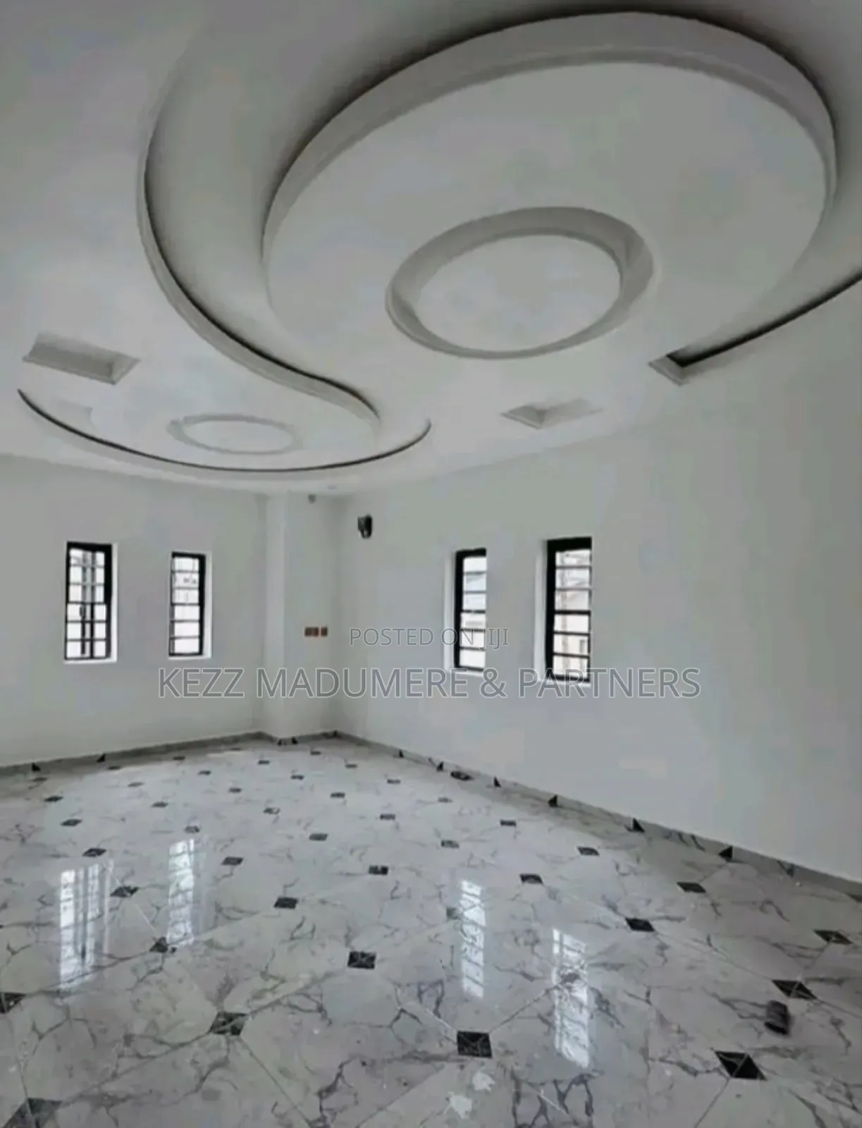 4bdrm Duplex in In A Gated Est , for sale