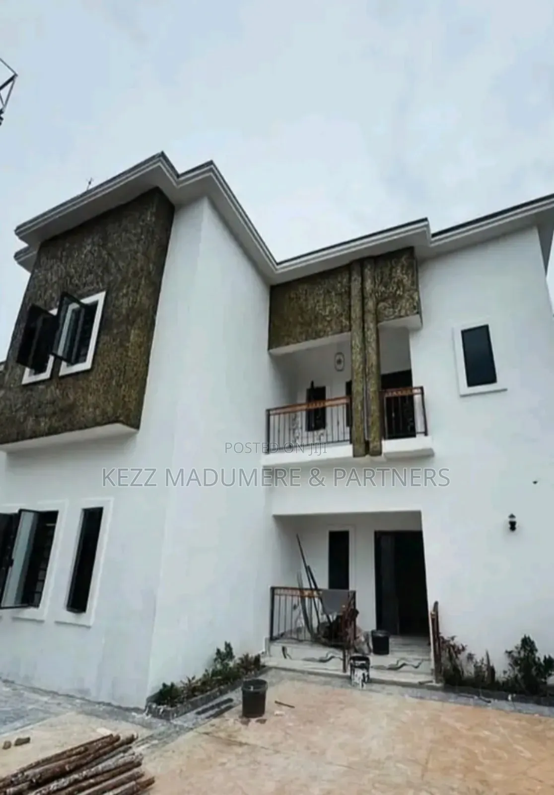 4bdrm Duplex in In A Gated Est , for sale
