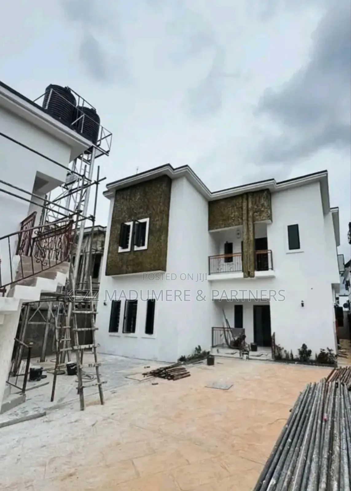 4bdrm Duplex in In A Gated Est , for sale