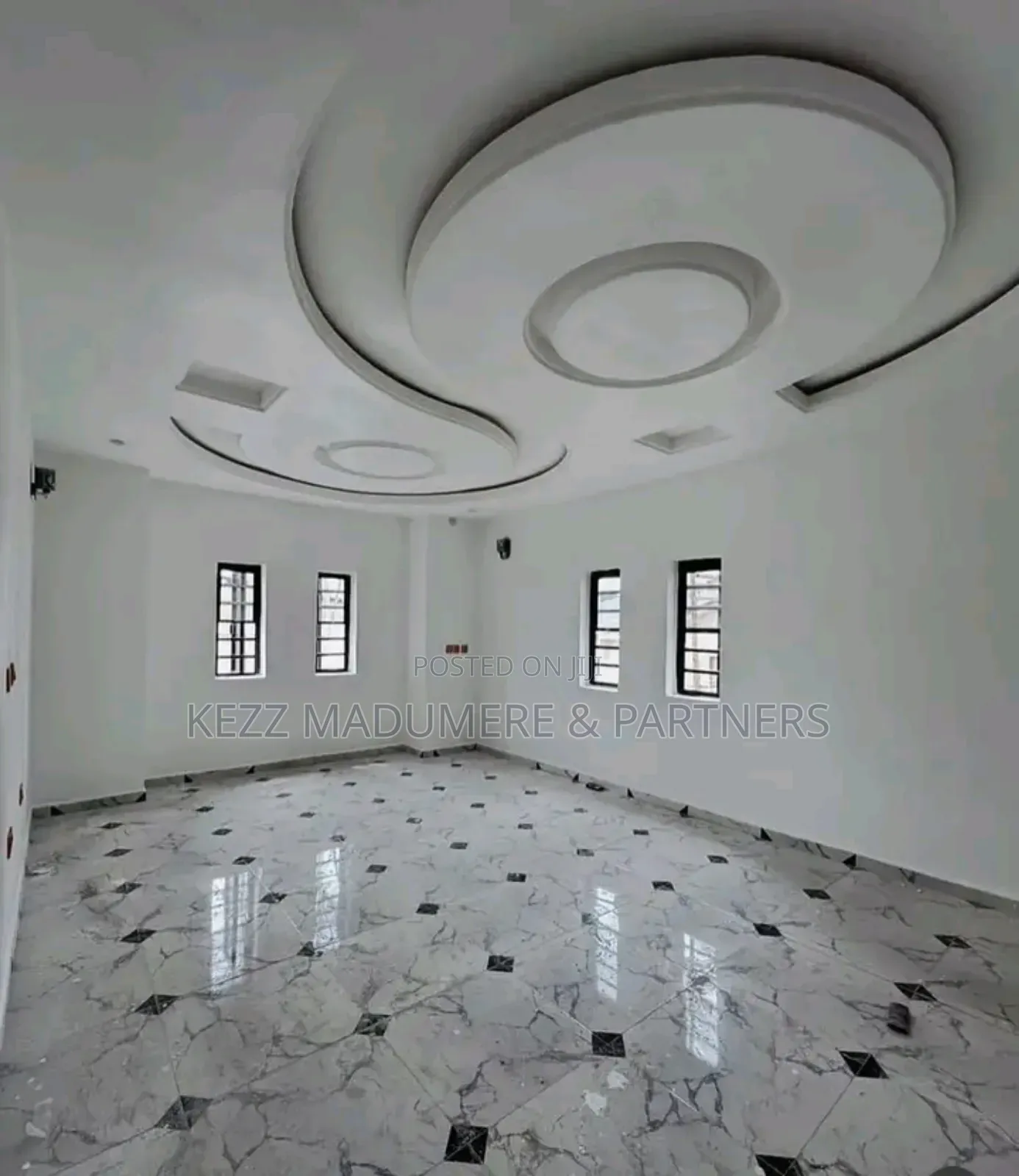 4bdrm Duplex in In A Gated Est , for sale