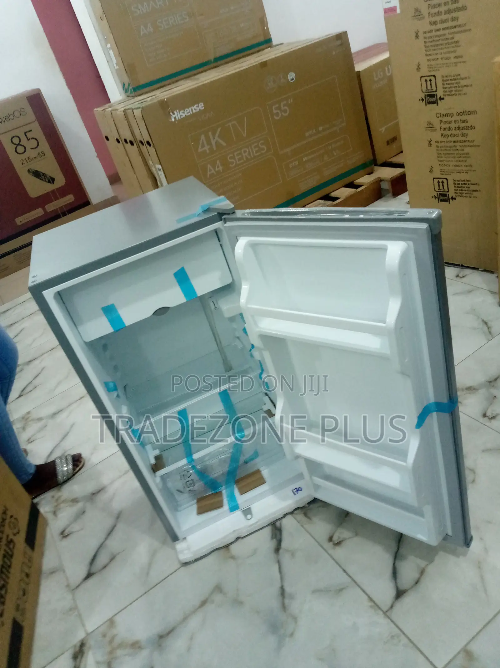 Sweet Deal Midea 90L Single Door Refrigerator Mdrd133fgg50