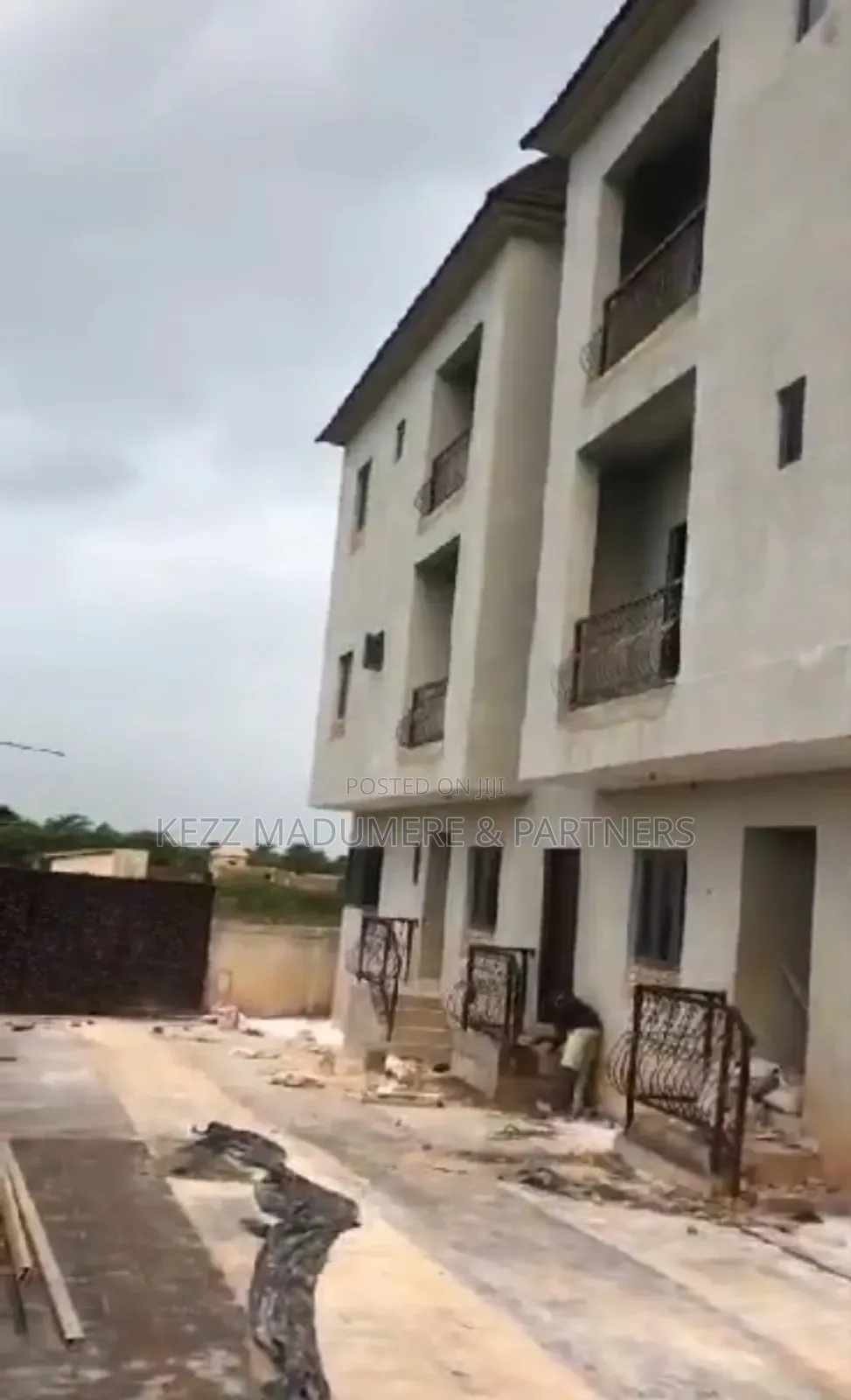 6bdrm Block of Flats in Premier, Port-Harcourt for sale