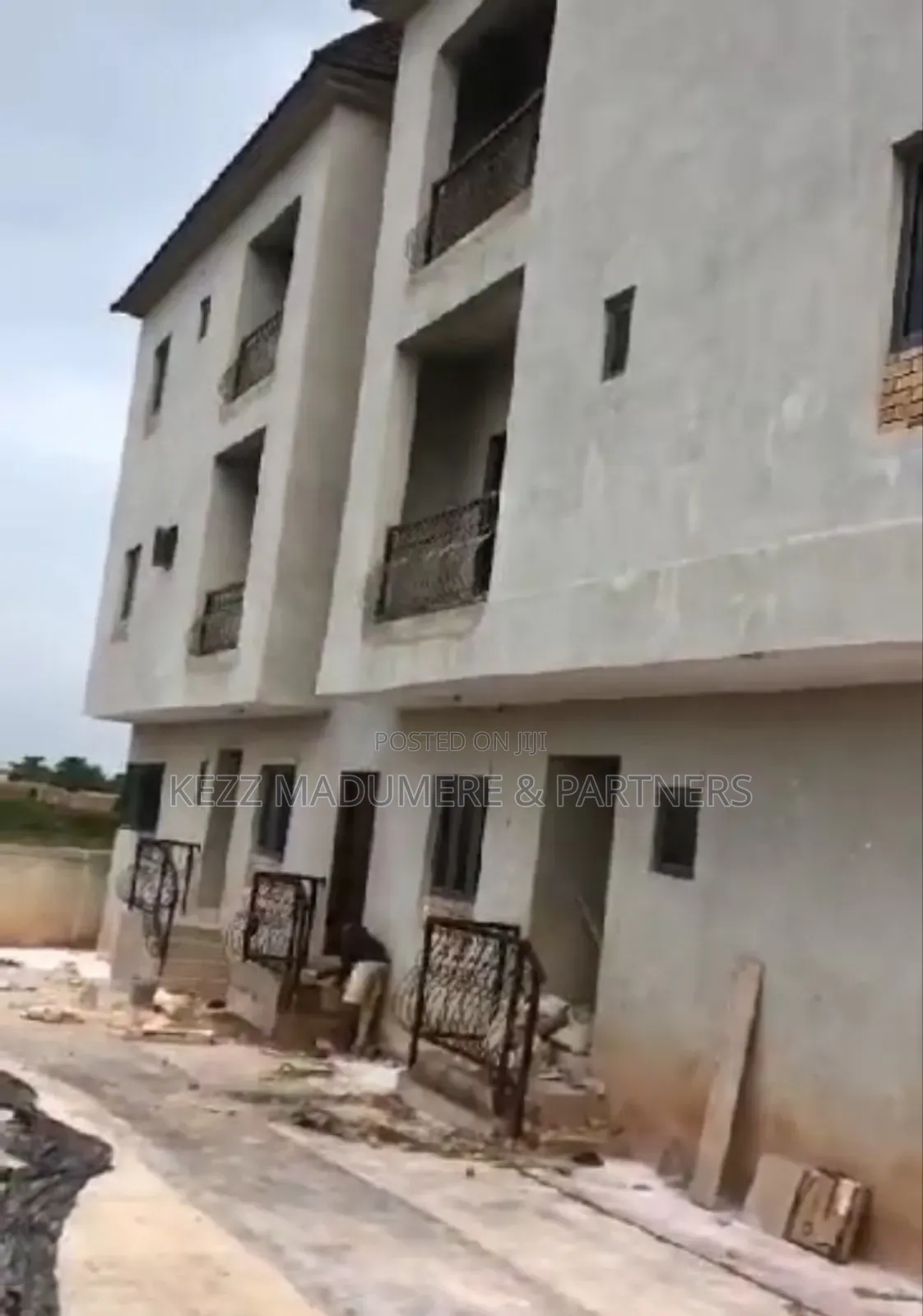 6bdrm Block of Flats in Premier, Port-Harcourt for sale