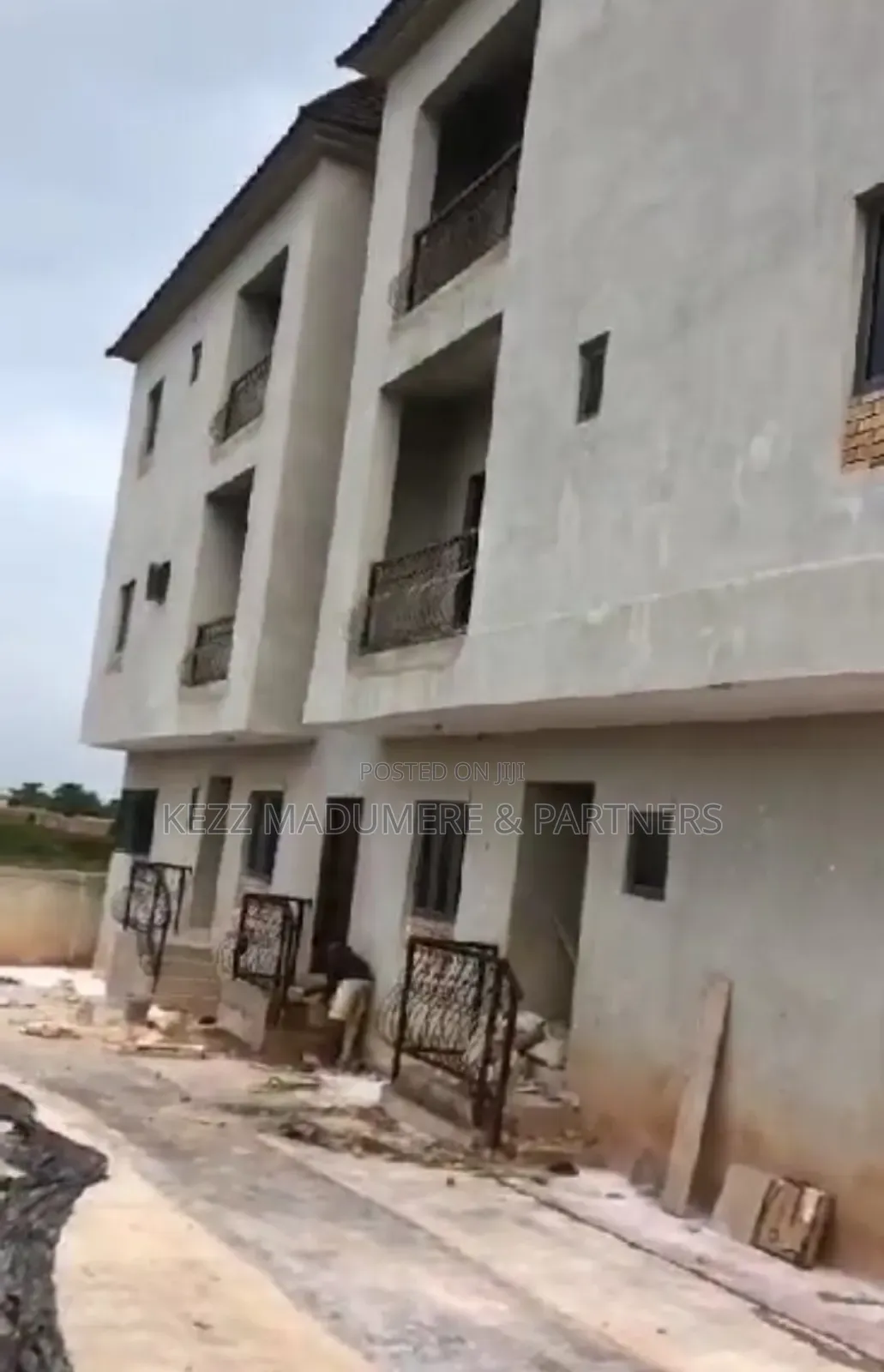 6bdrm Block of Flats in Premier, Port-Harcourt for sale