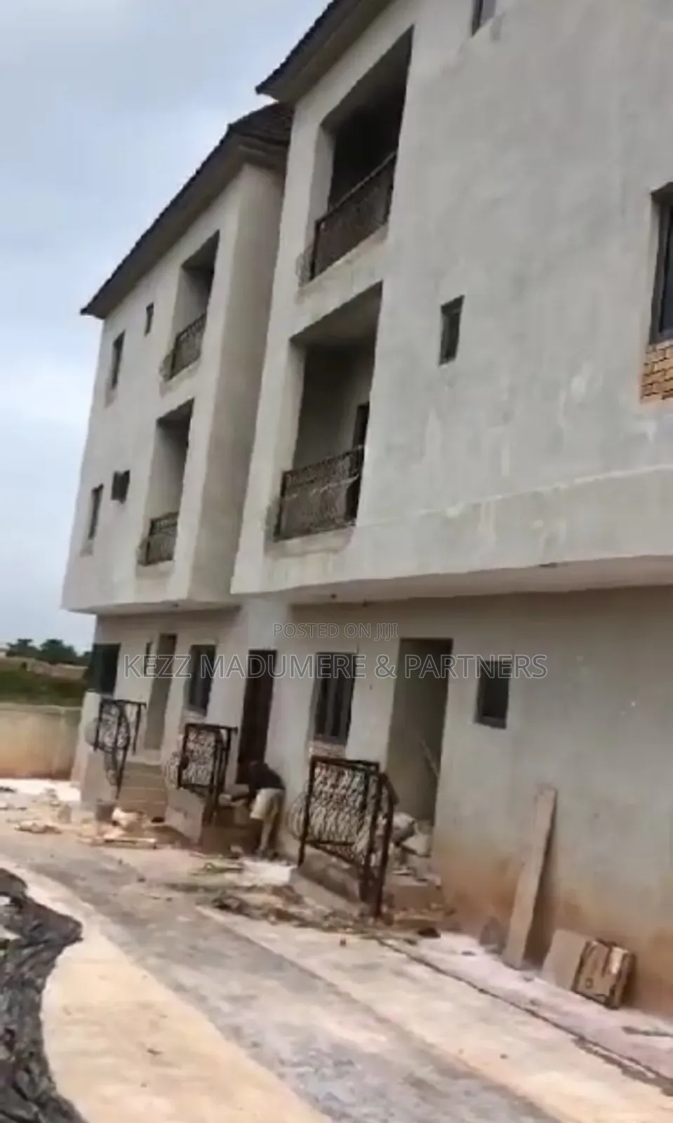 6bdrm Block of Flats in Premier, Port-Harcourt for sale