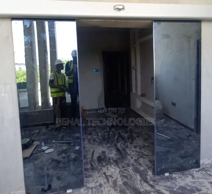 Motion-Monitor Entrance Door