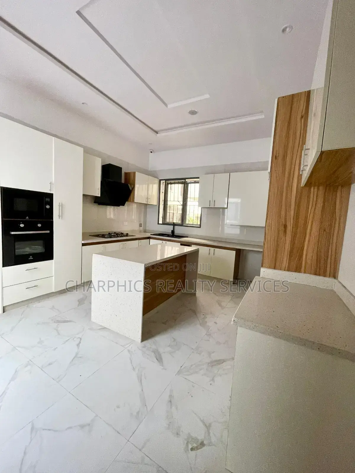 5bdrm Duplex in Agungi for sale