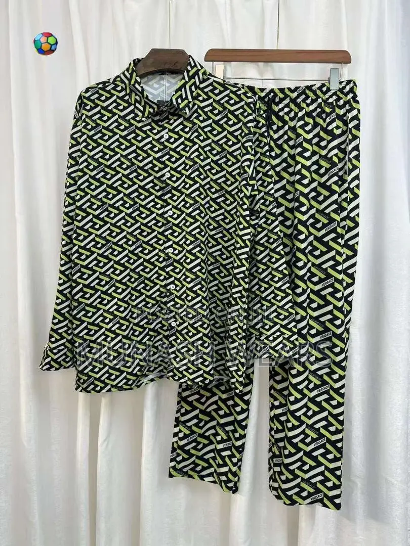 Luxury Vintage Royal Up and Down