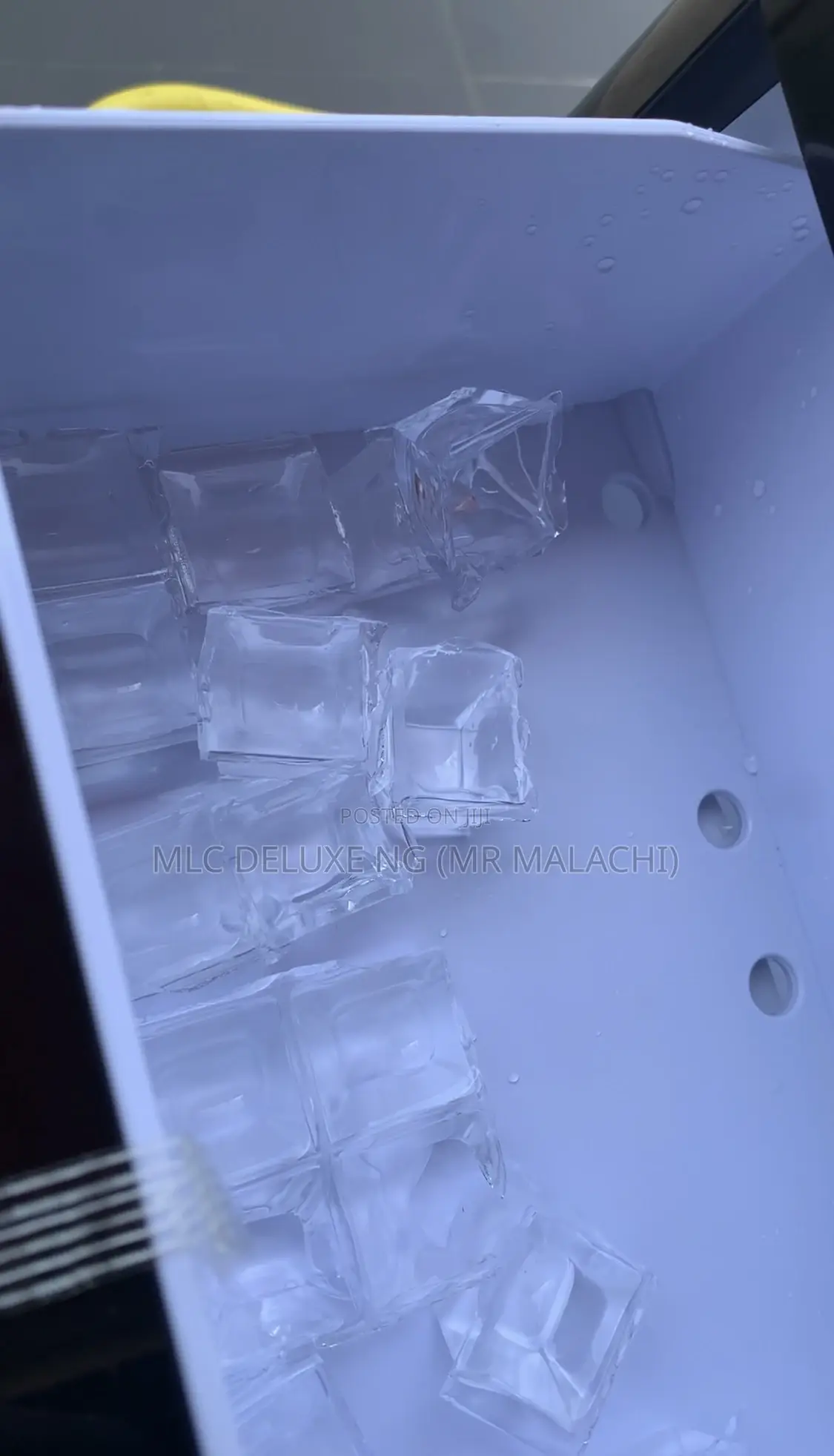 24 Cubes Ice Maker (Table Top) Ice Maker for Club/Launge Etc