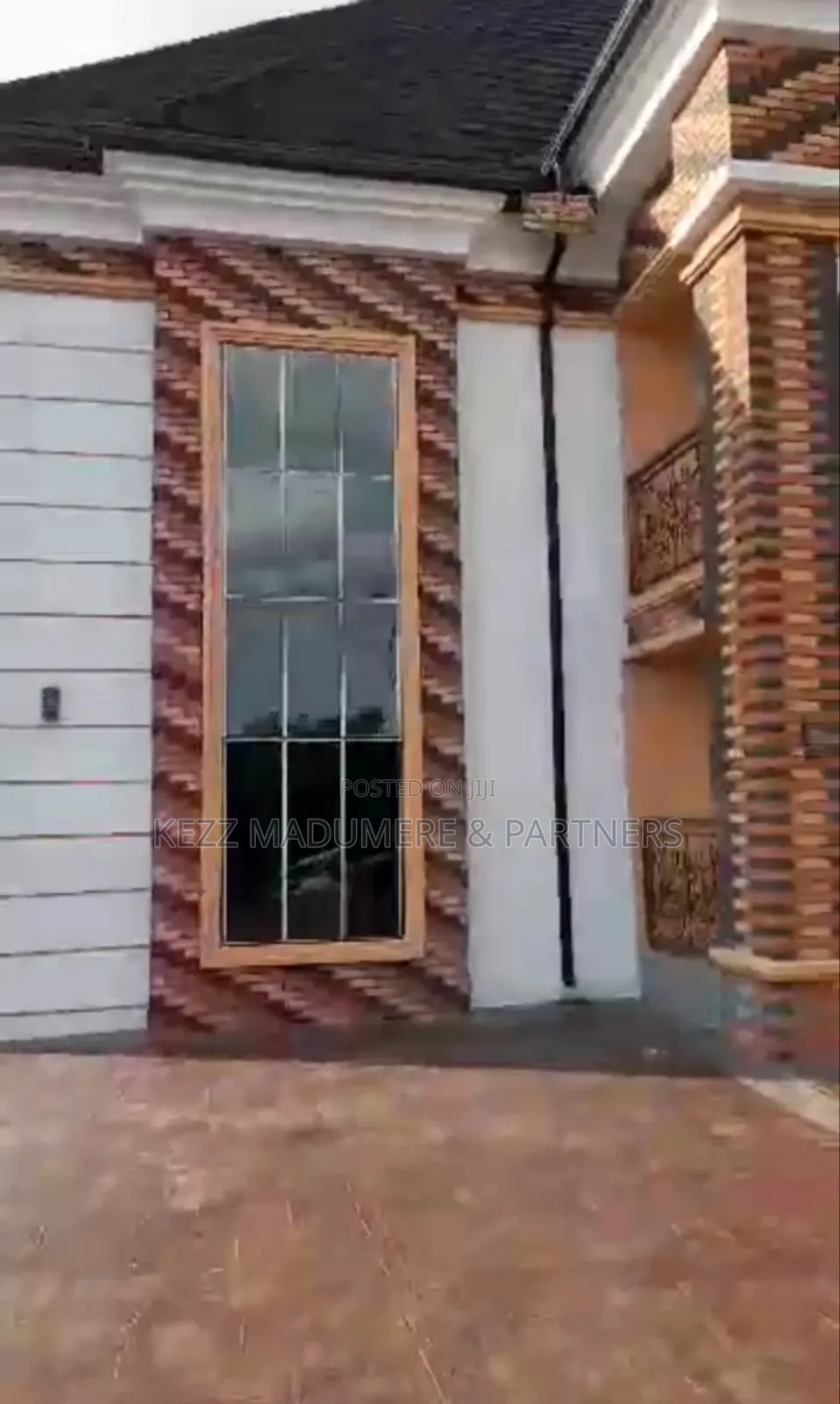 8bdrm Duplex in Ikenegbu Extension, for sale