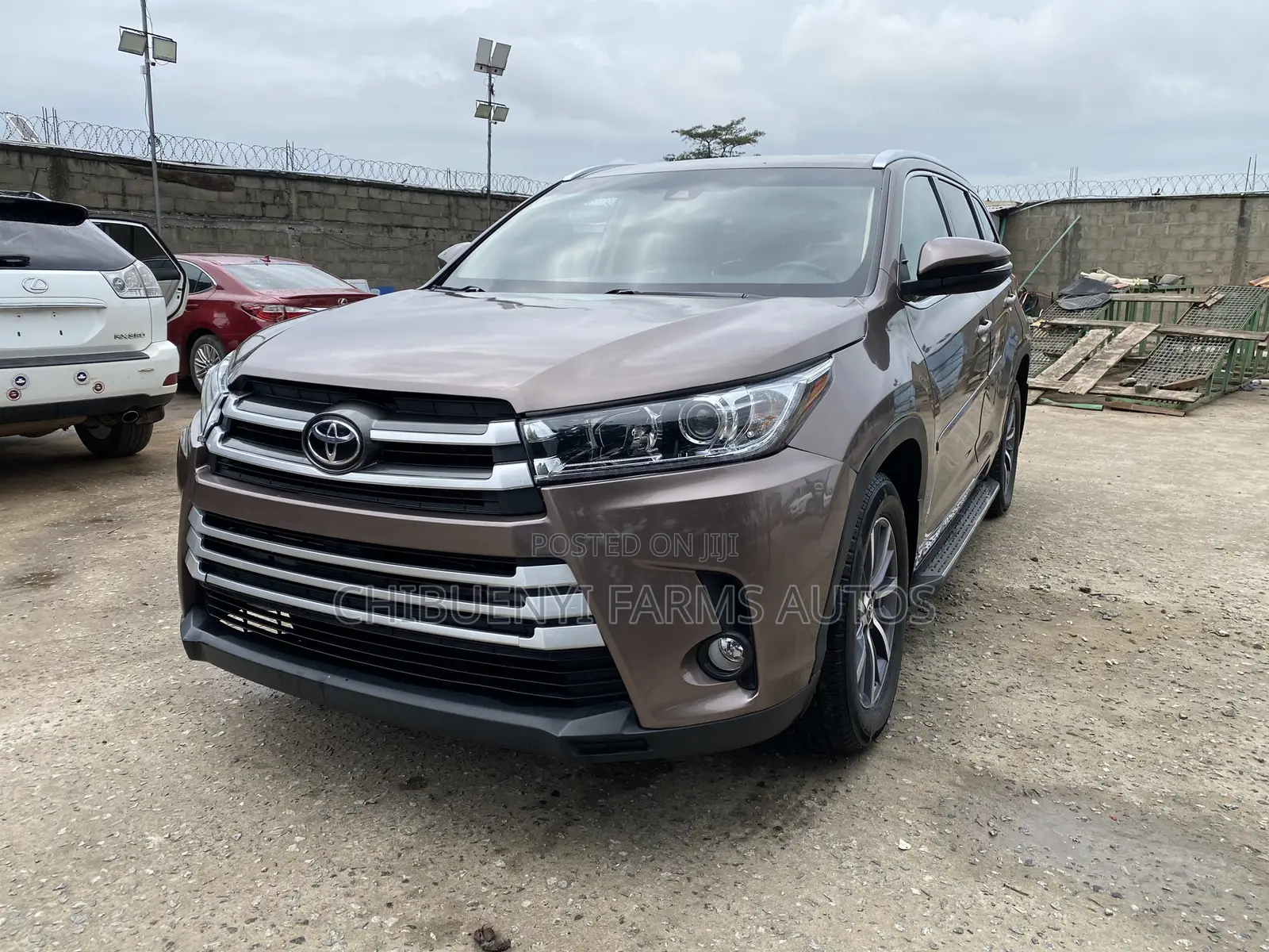 Toyota Highlander XLE 4x4 V6 (3.5L 6cyl 8A) 2017 Brown