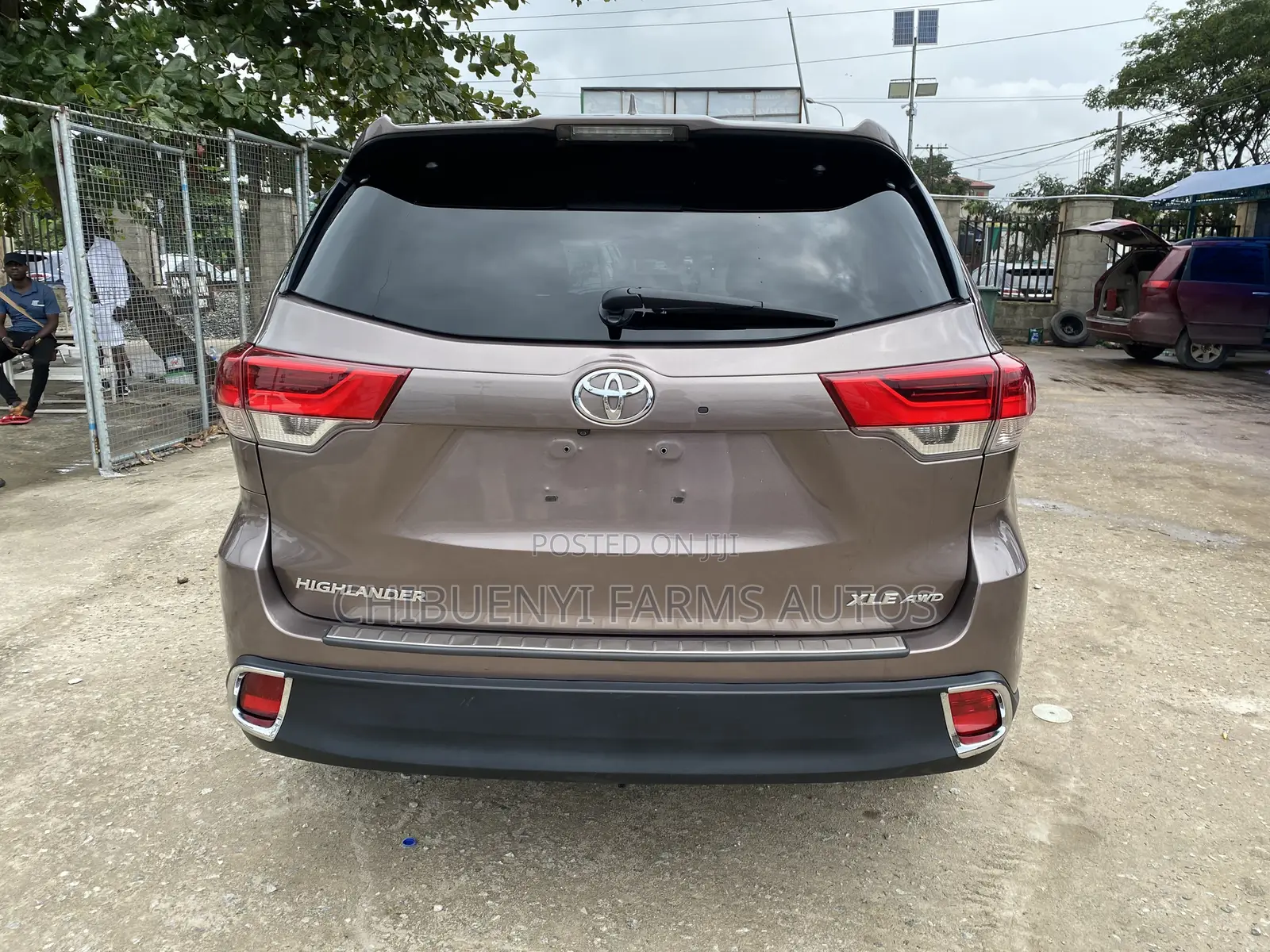 Toyota Highlander XLE 4x4 V6 (3.5L 6cyl 8A) 2017 Brown