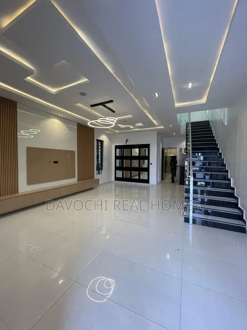 5bdrm Duplex in Off Lekki-Epe Expressway for sale