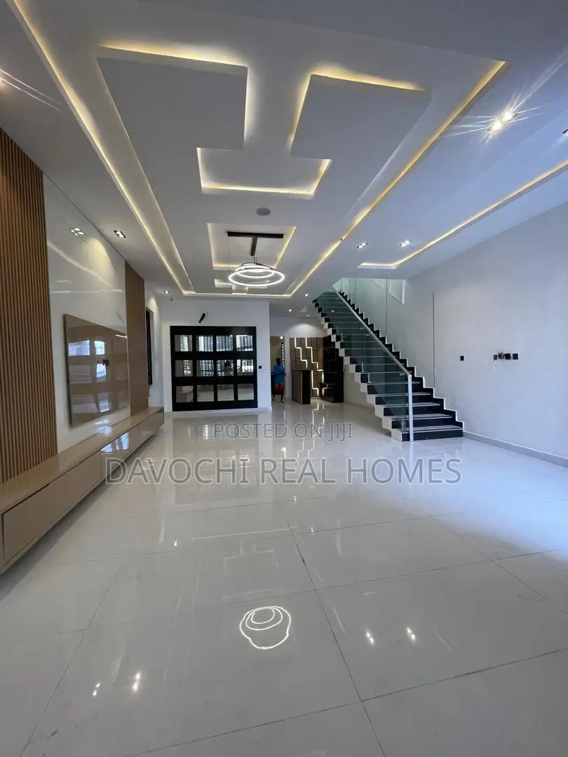 5bdrm Duplex in Off Lekki-Epe Expressway for sale