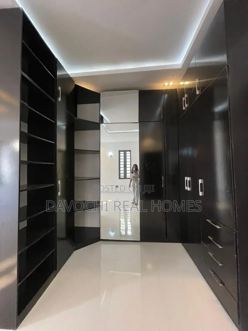 5bdrm Duplex in Off Lekki-Epe Expressway for sale