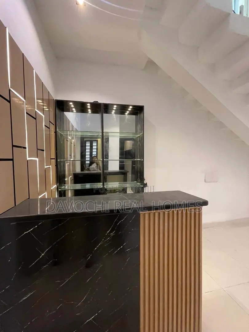 5bdrm Duplex in Off Lekki-Epe Expressway for sale