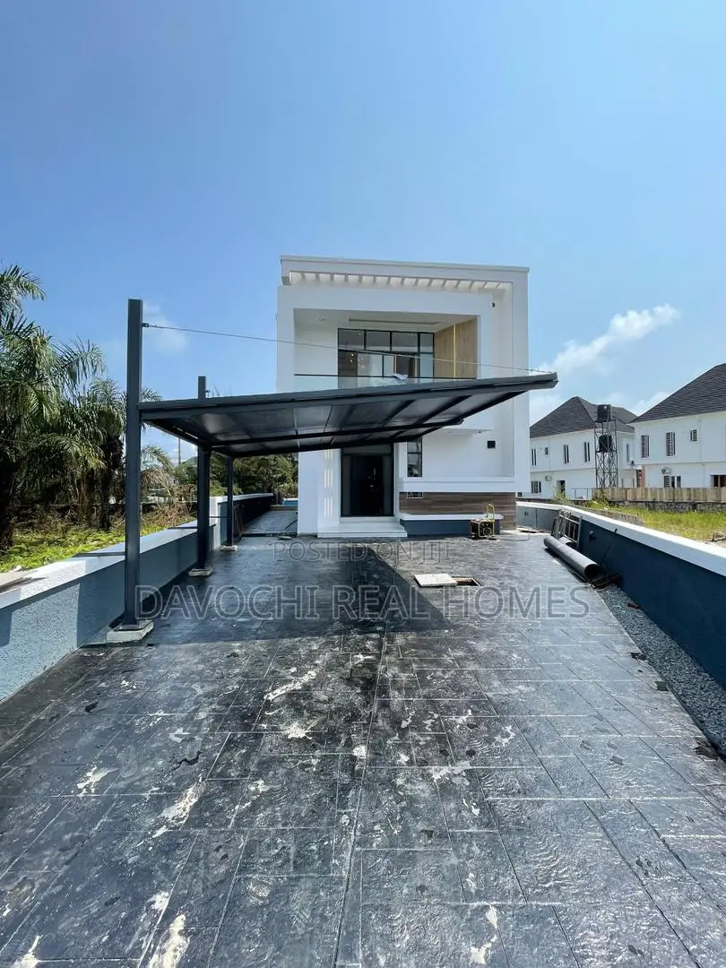 5bdrm Duplex in Ikota for sale