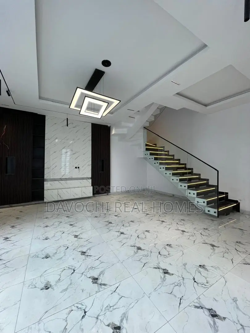 5bdrm Duplex in Lekki Phase 2 for sale