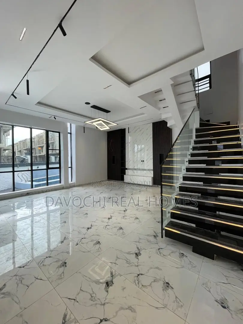 5bdrm Duplex in Lekki Phase 2 for sale