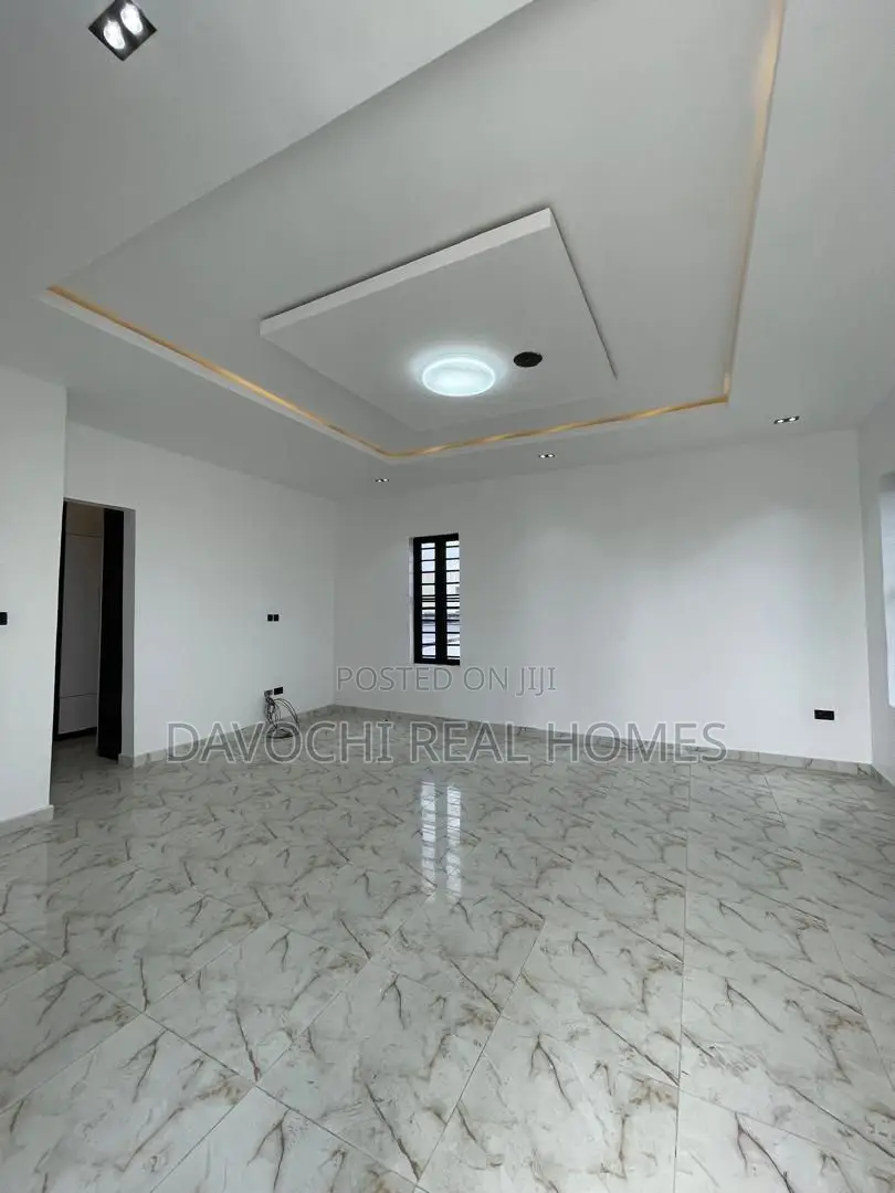 5bdrm Duplex in Lekki Phase 2 for sale