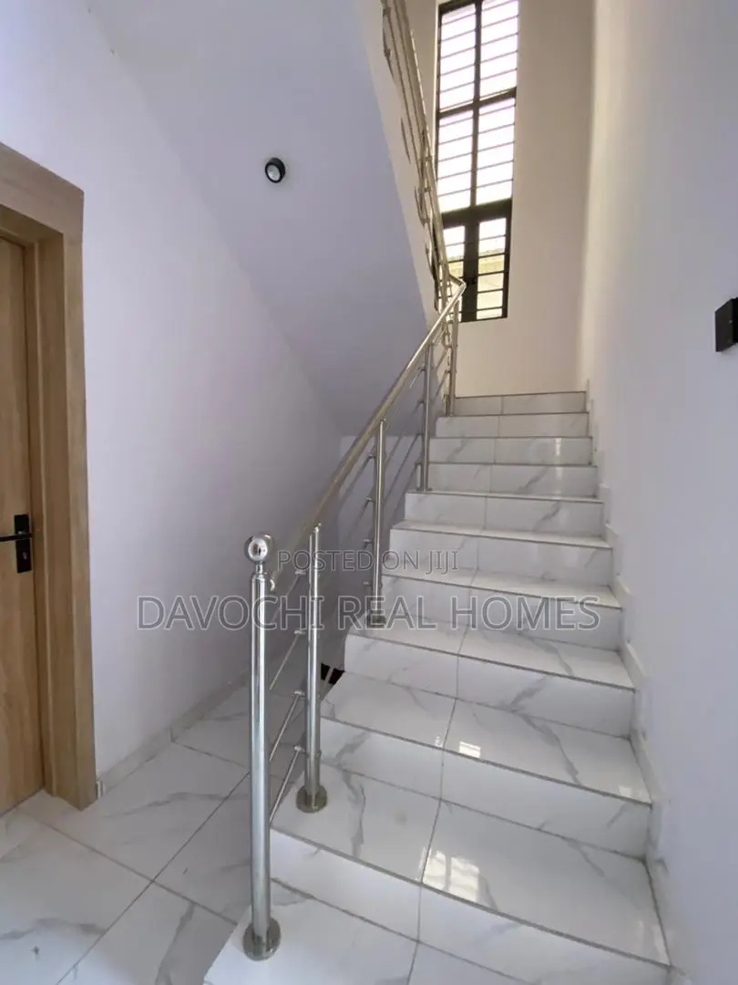 5bdrm Duplex in Off Lekki-Epe Expressway for sale