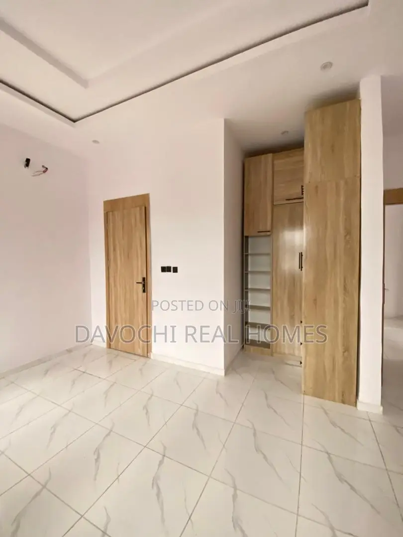 5bdrm Duplex in Off Lekki-Epe Expressway for sale
