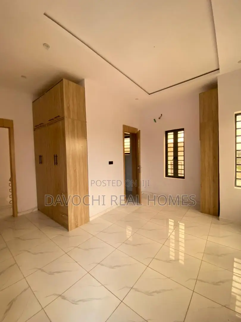 5bdrm Duplex in Off Lekki-Epe Expressway for sale
