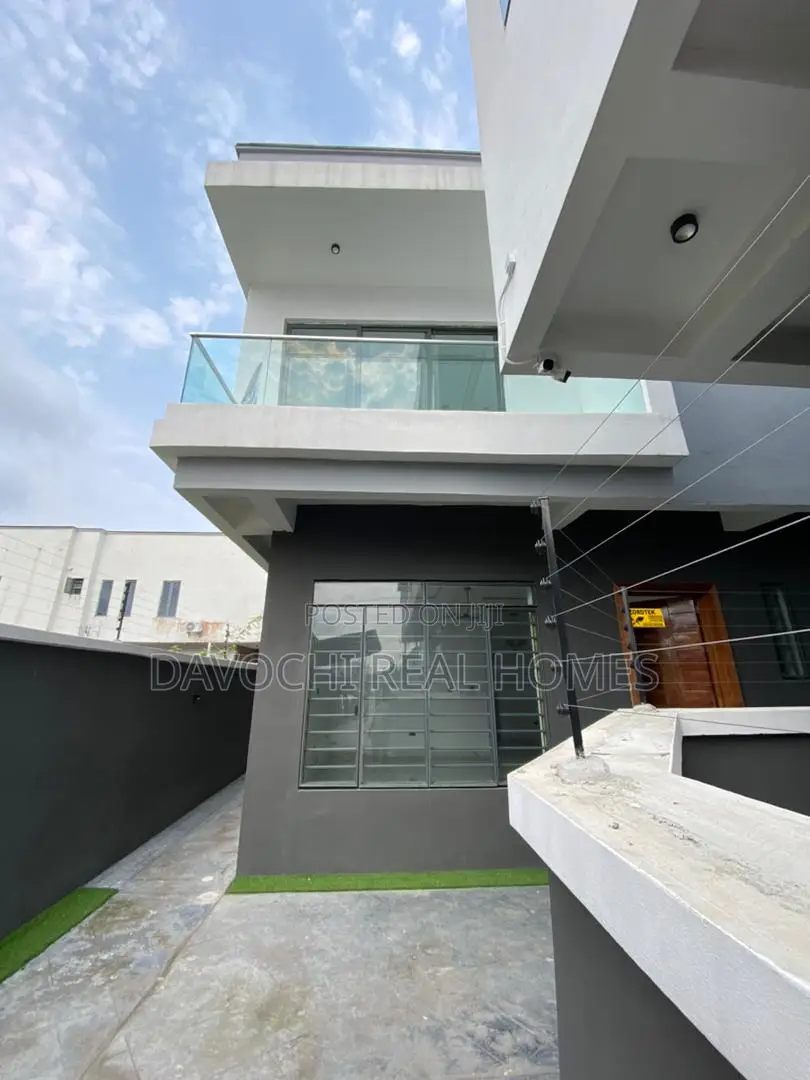 4bdrm Duplex in Lekki Phase 2 for sale