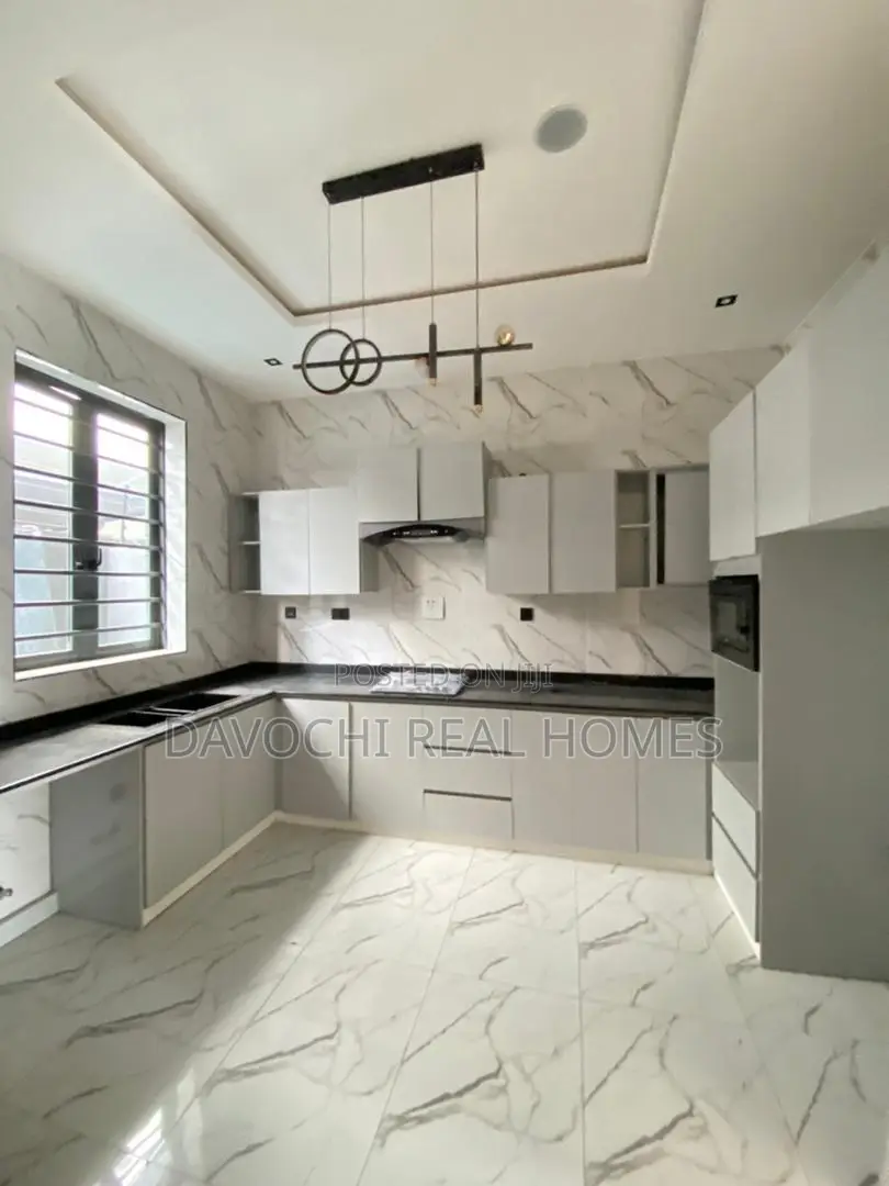 4bdrm Duplex in Lekki Phase 2 for sale