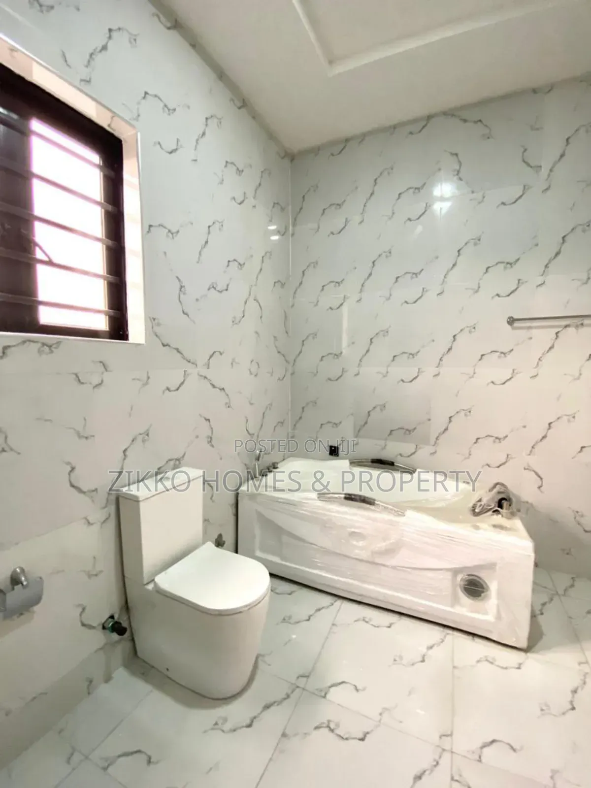 4bdrm Duplex in Ikota Villa for sale