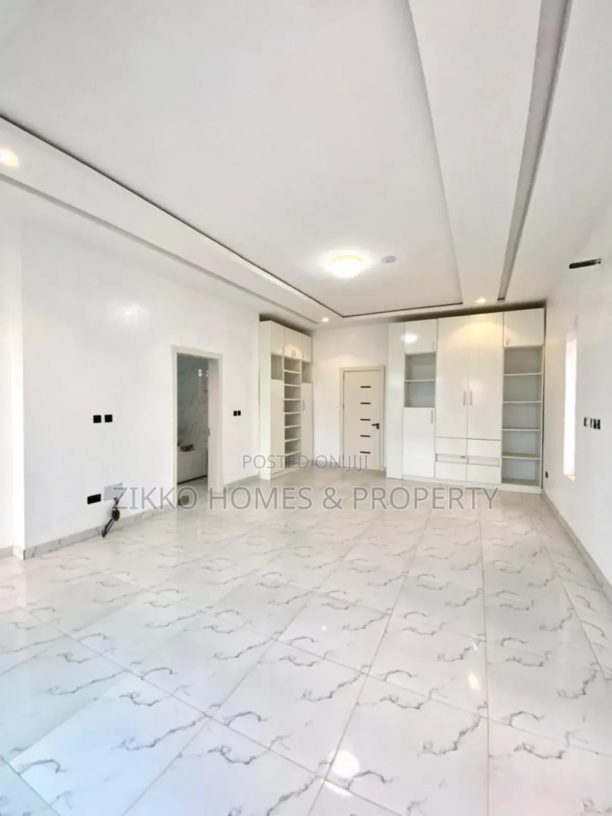 4bdrm Duplex in Ikota Villa for sale